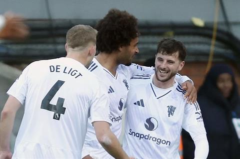 Joshua Zirkzee gửi thông điệp đến Mason Mount